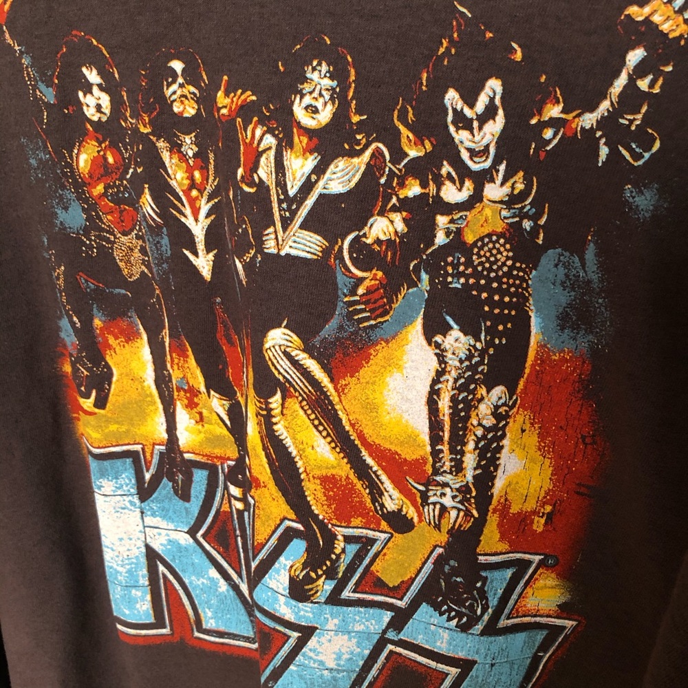 Day Kiss Oversized Long Sleeve Graphic Band Tee MD - Picture 6 of 9